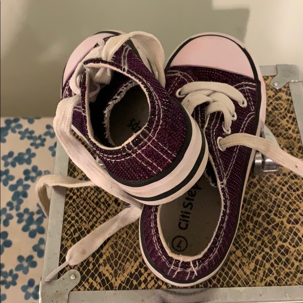 Sneakers - Picture 4 of 7